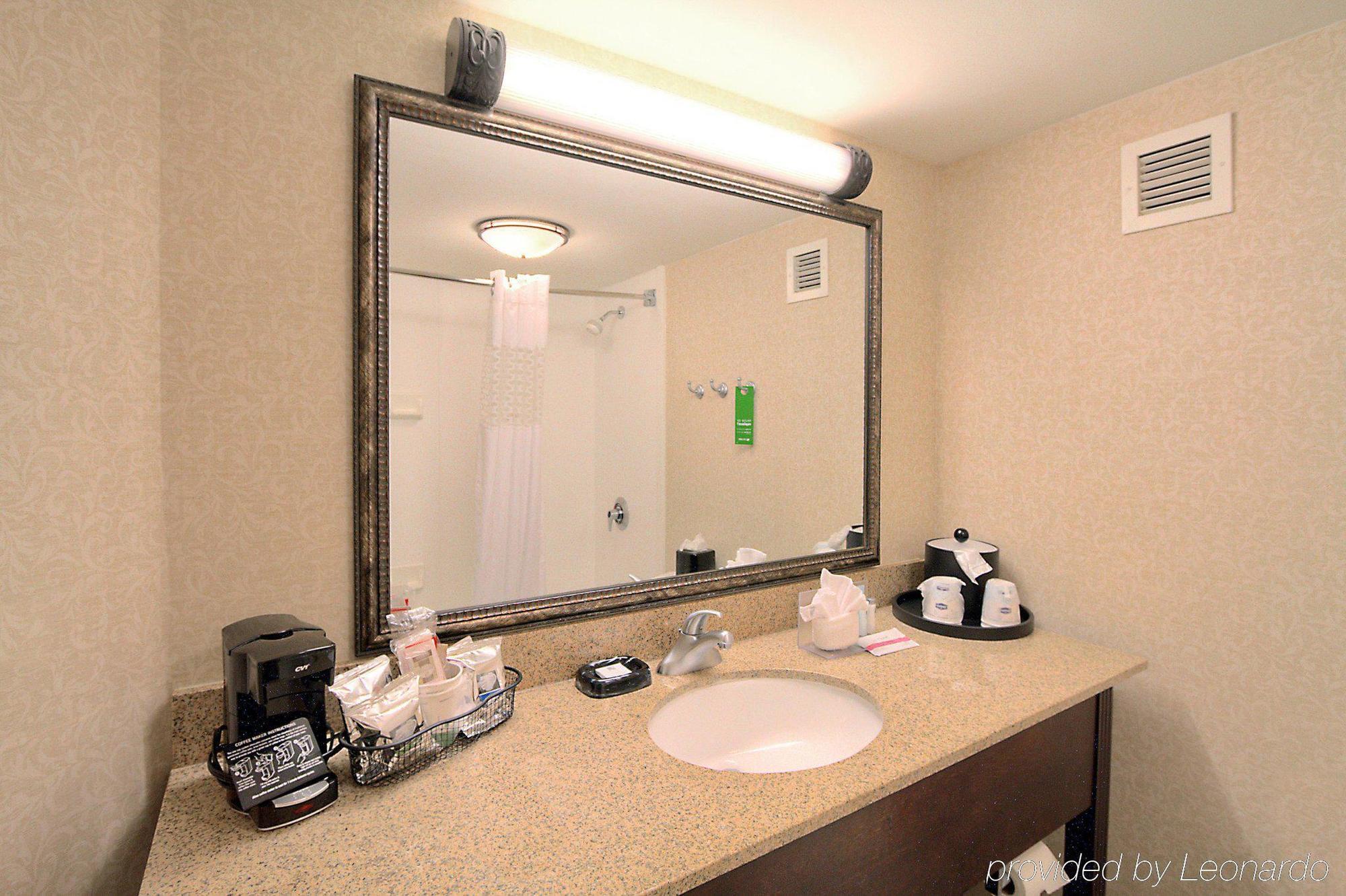 Hampton Inn Charlotte University Place Habitación foto